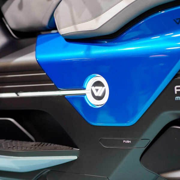 Maxi scooter Vmoto APD MAX Concept designed by Pininfarina